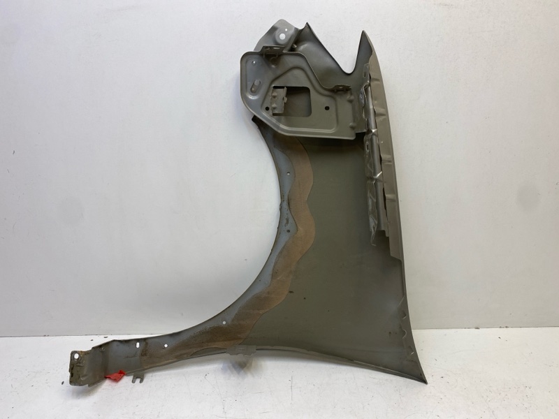 Крыло переднее правое