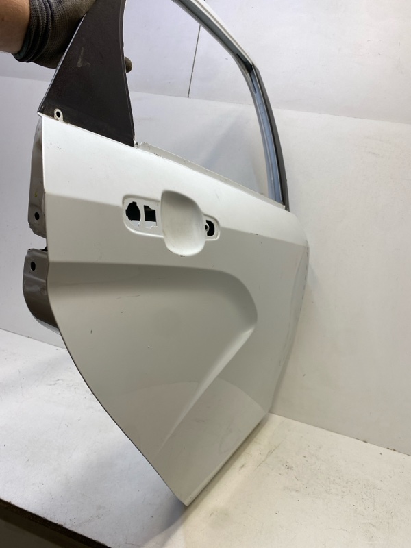 Дверь задняя правая