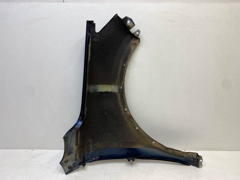 Крыло переднее левое