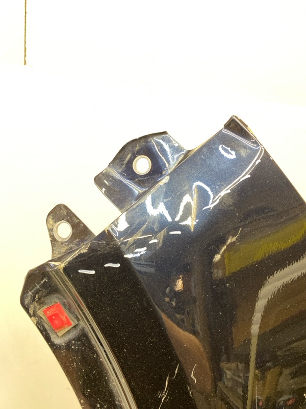 Крыло переднее левое