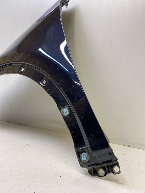 Крыло переднее левое