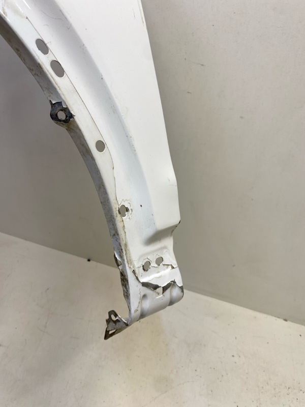 Крыло переднее левое