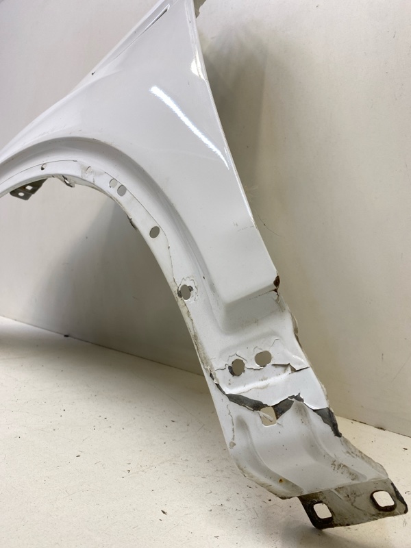 Крыло переднее левое