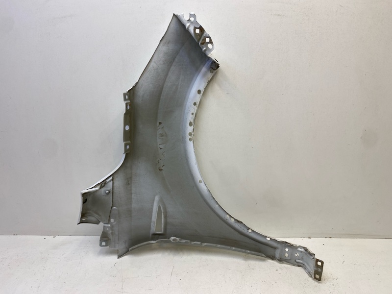 Крыло переднее левое