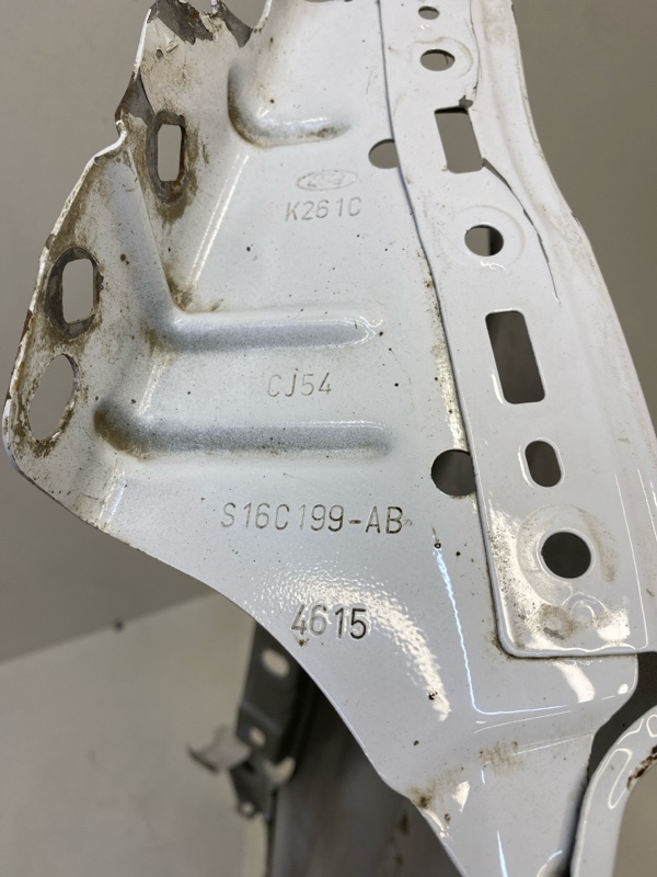 Крыло переднее левое