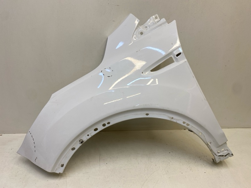 Крыло переднее левое