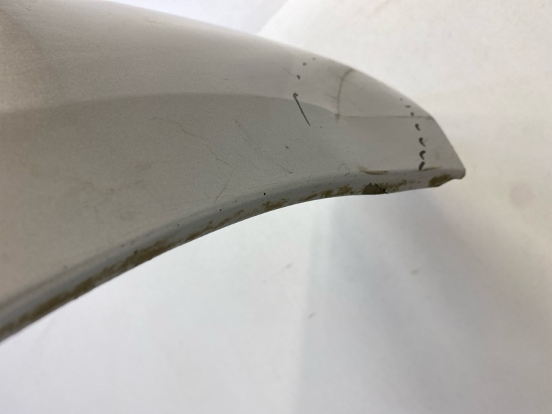 Крыло переднее правое