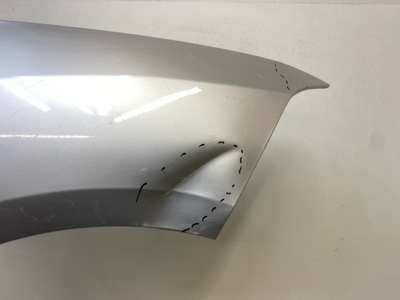 Крыло переднее правое