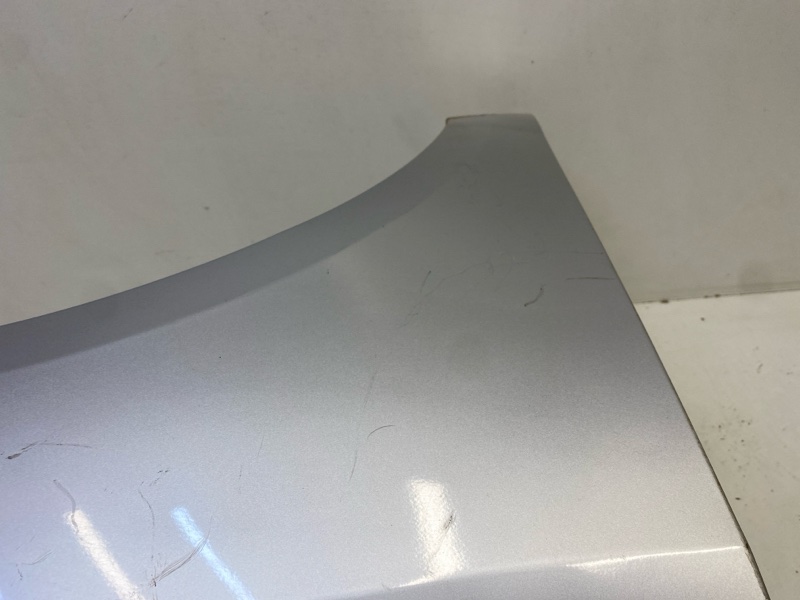 Крыло переднее правое