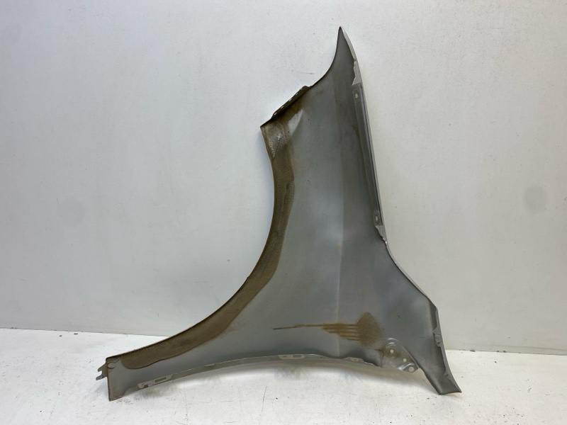 Крыло переднее правое