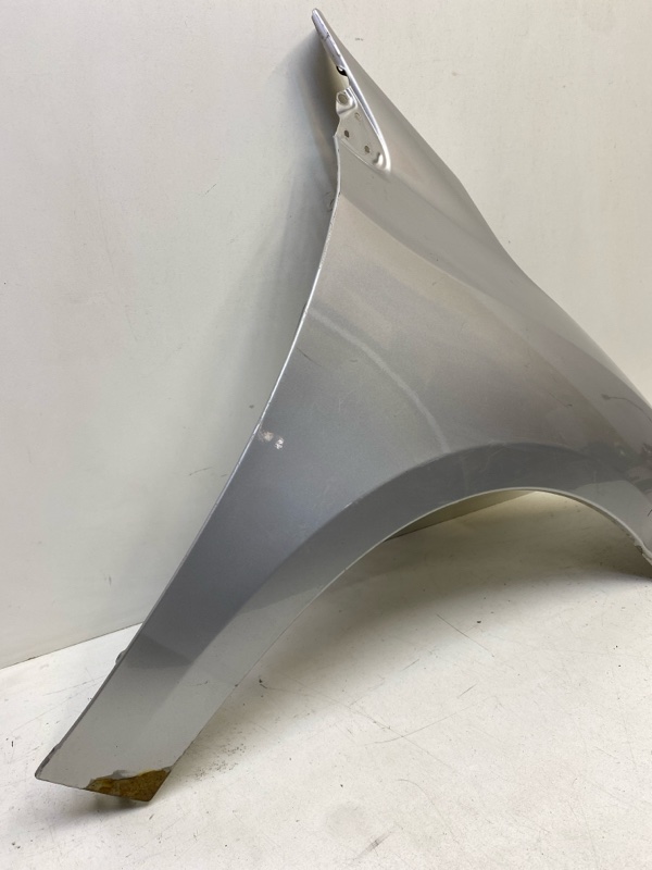 Крыло переднее правое