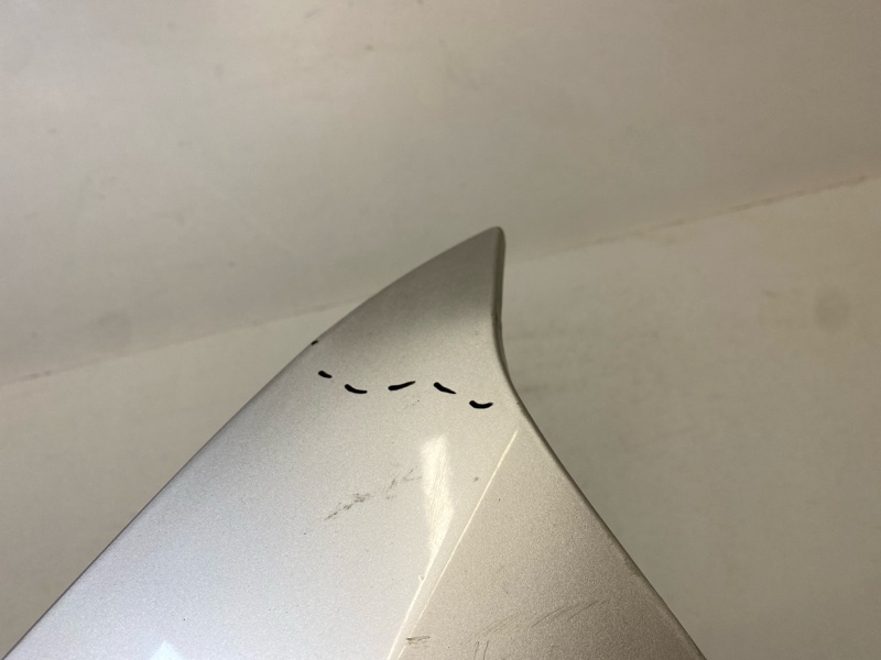 Крыло переднее правое