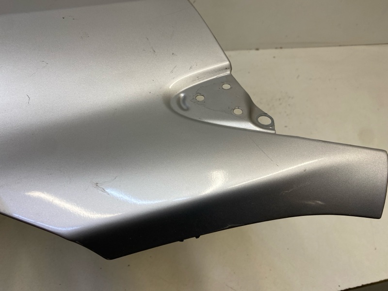 Крыло переднее правое