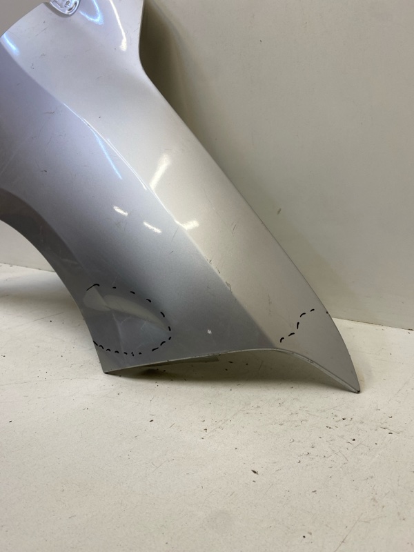 Крыло переднее правое