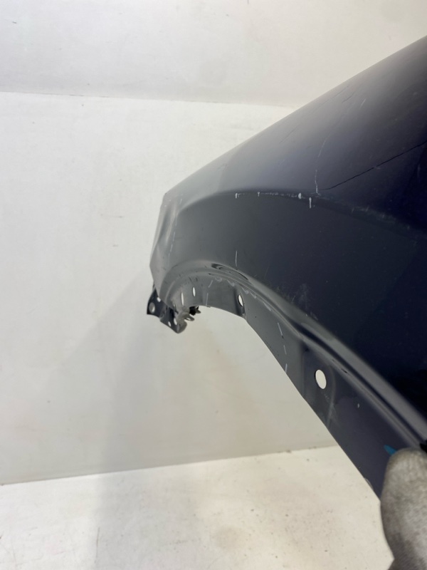 Крыло переднее левое