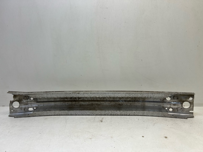 Усилитель переднего бампера