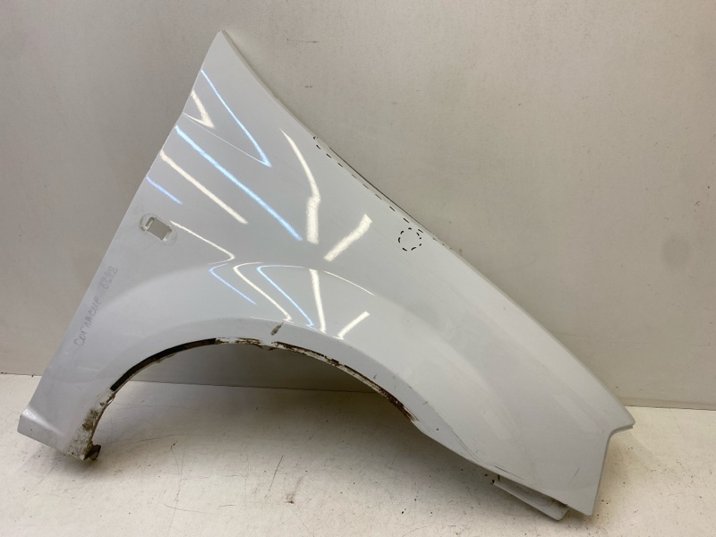 Крыло переднее правое