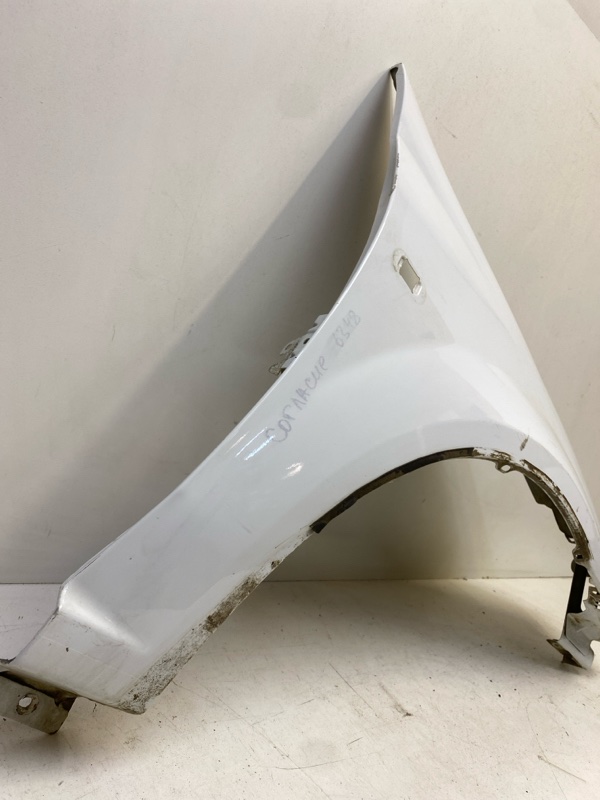 Крыло переднее правое