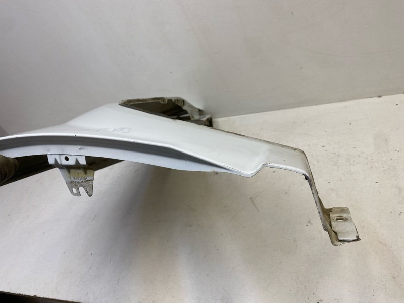 Крыло переднее правое