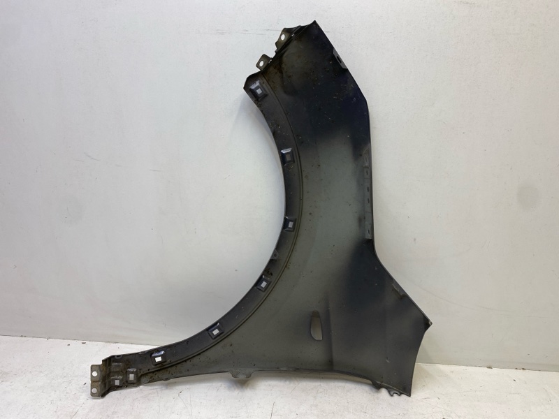 Крыло переднее правое