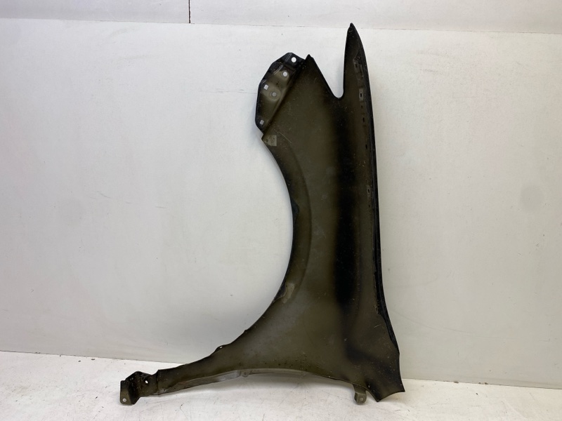 Крыло переднее правое