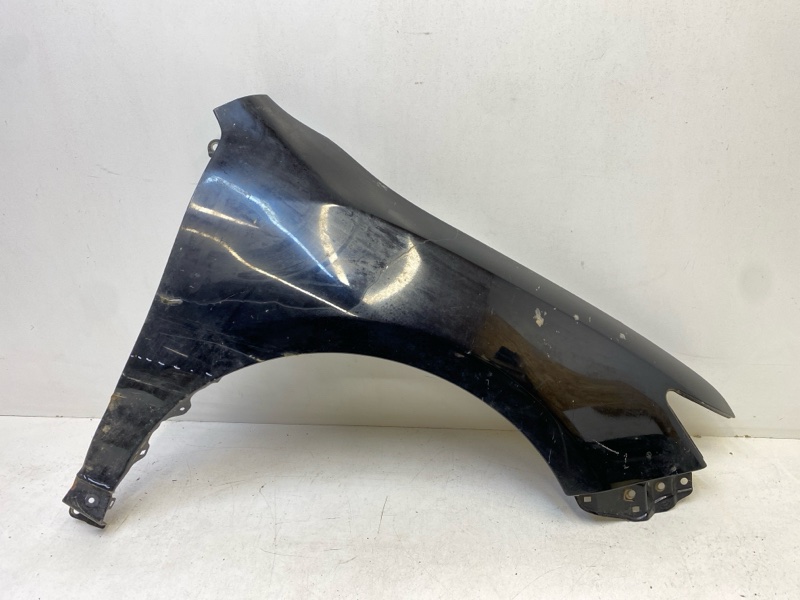 Крыло переднее правое