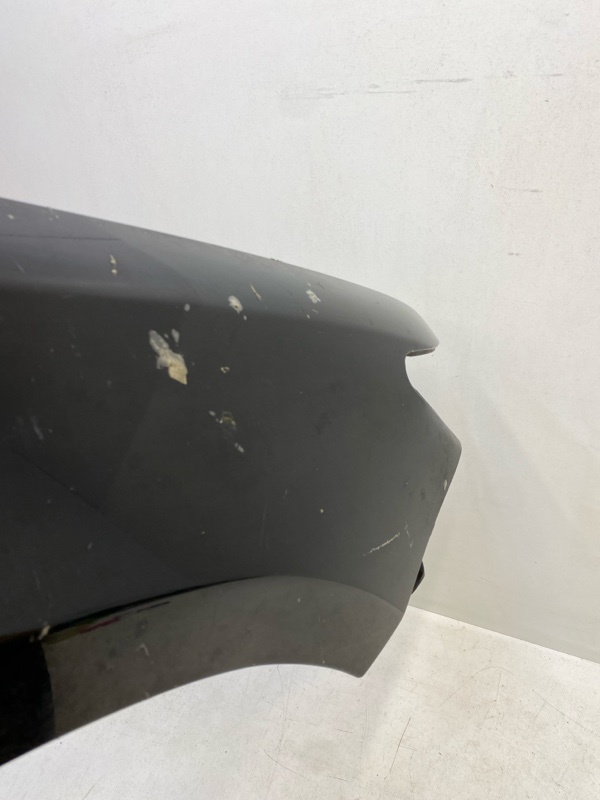 Крыло переднее правое