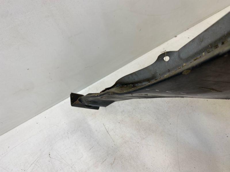 Крыло переднее правое