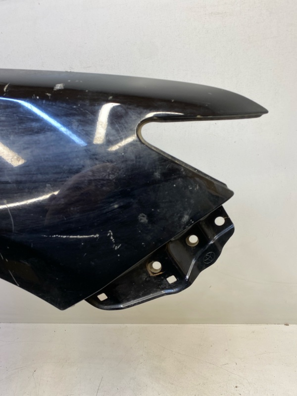 Крыло переднее правое