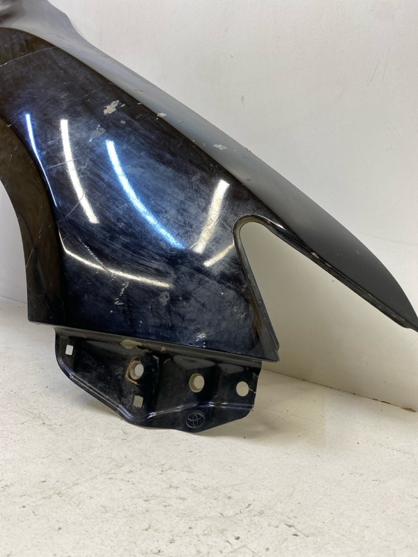 Крыло переднее правое