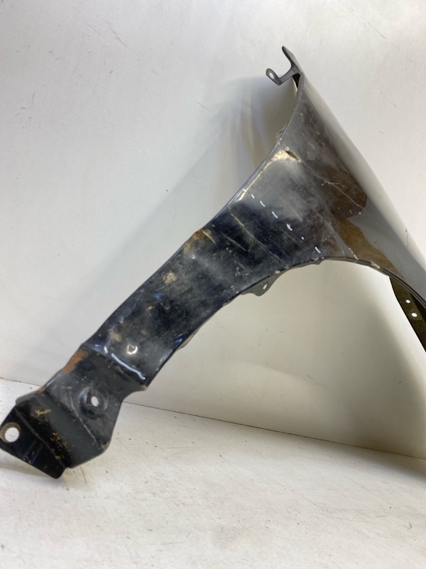 Крыло переднее правое