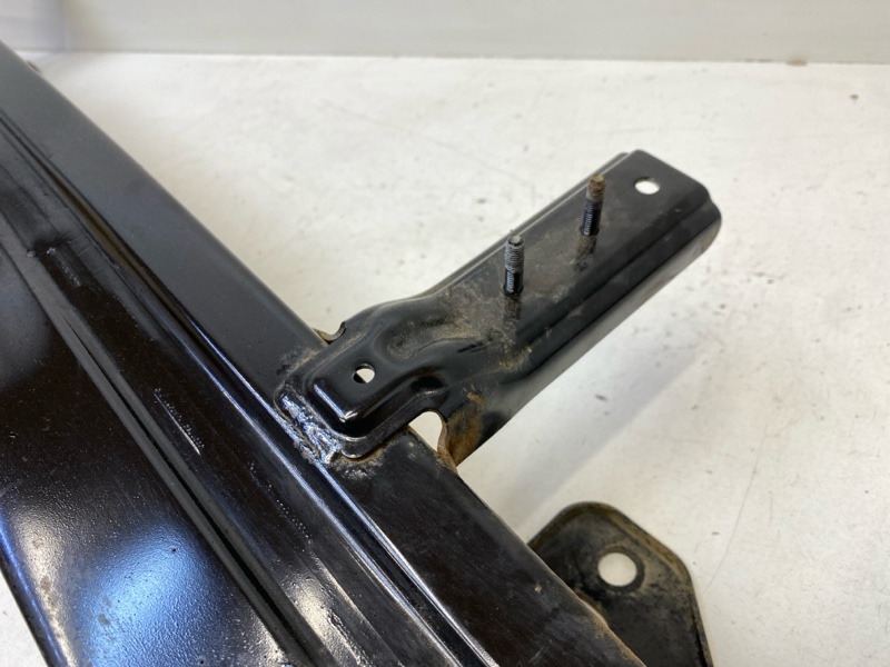 Усилитель переднего бампера