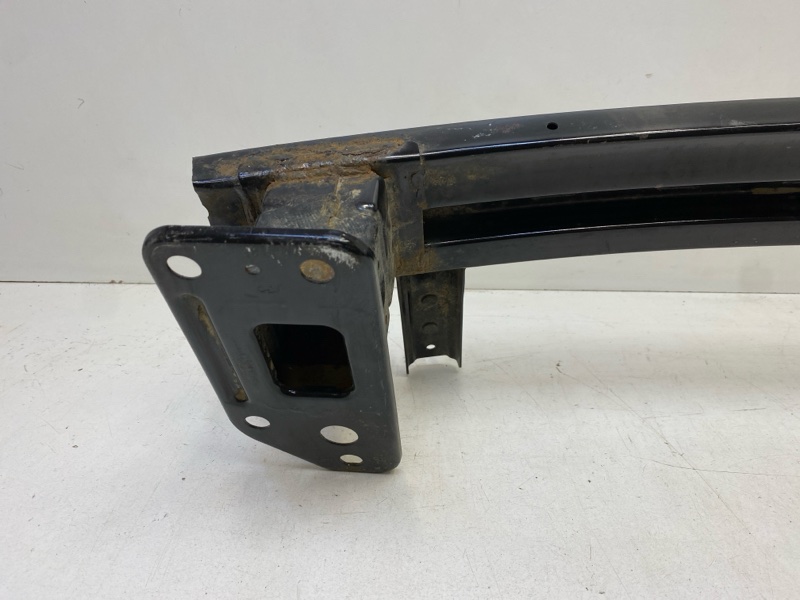 Усилитель переднего бампера