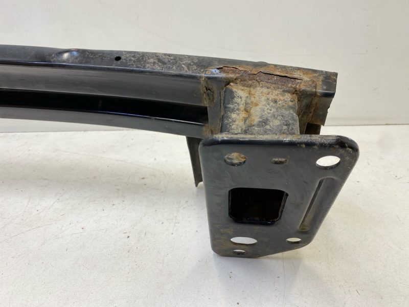 Усилитель переднего бампера