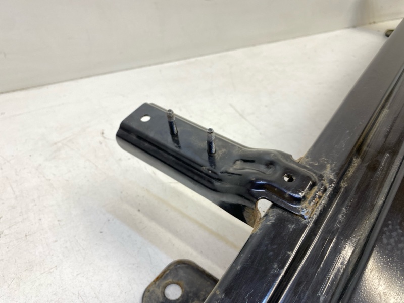 Усилитель переднего бампера