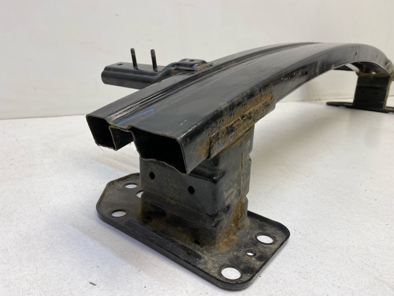 Усилитель переднего бампера