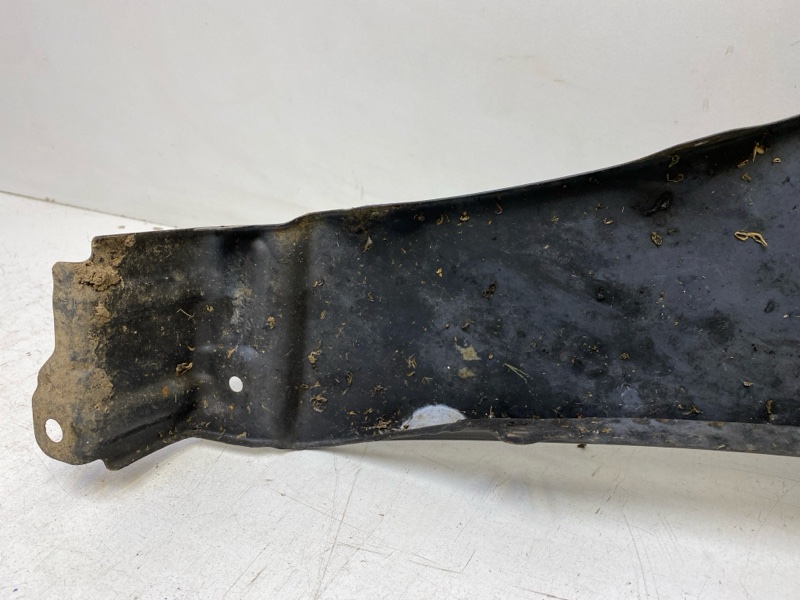 Крыло переднее правое