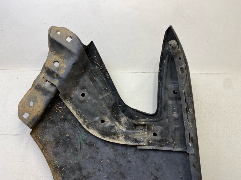 Крыло переднее правое