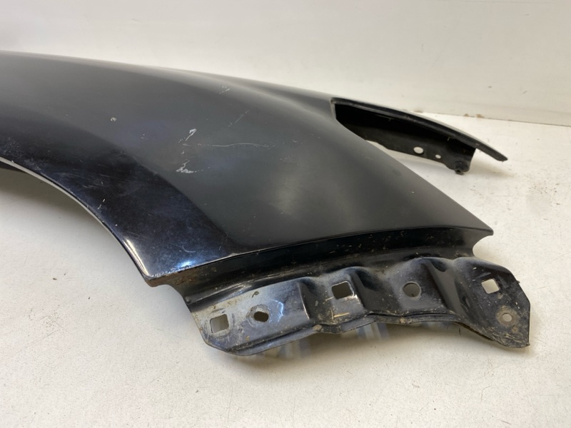 Крыло переднее правое