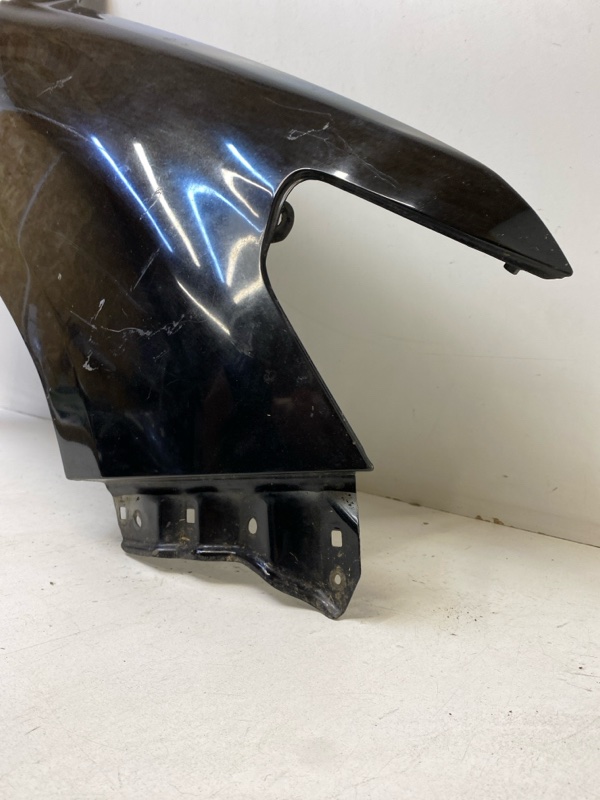 Крыло переднее правое