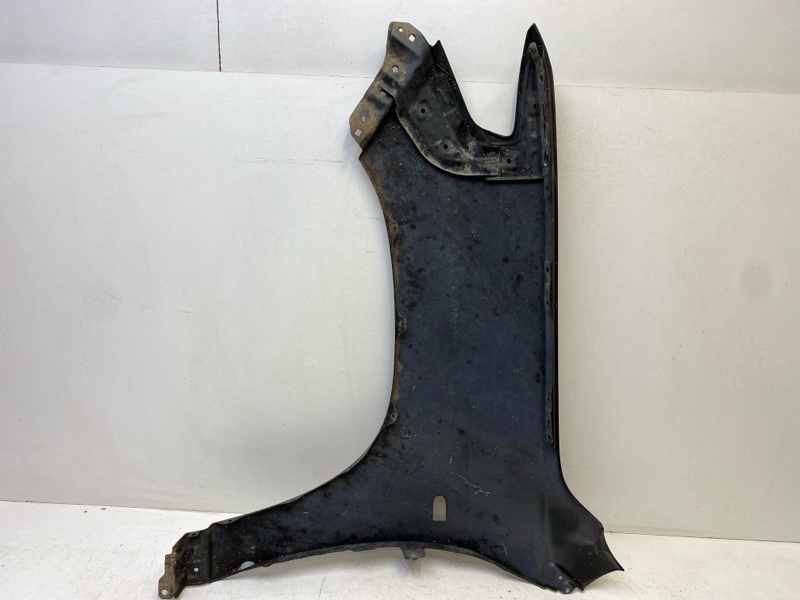 Крыло переднее правое