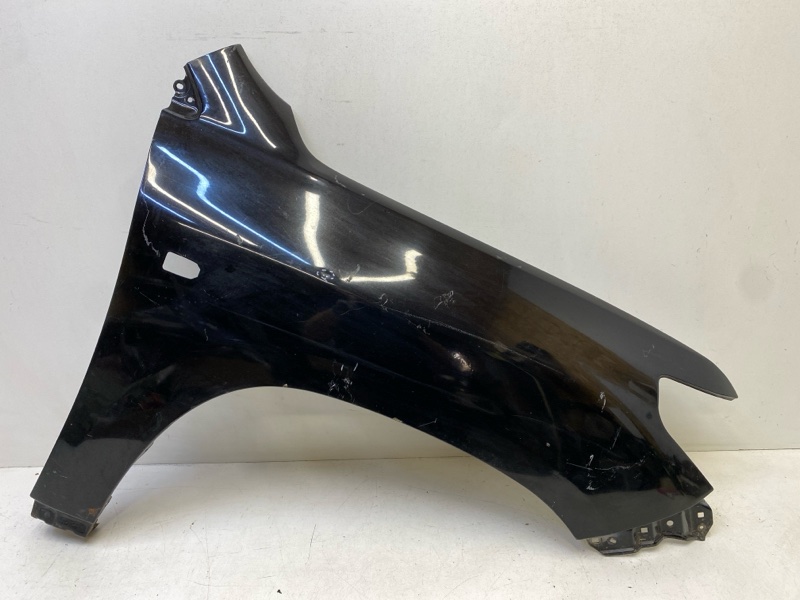 Крыло переднее правое