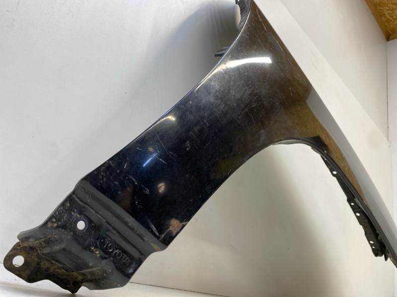 Крыло переднее правое