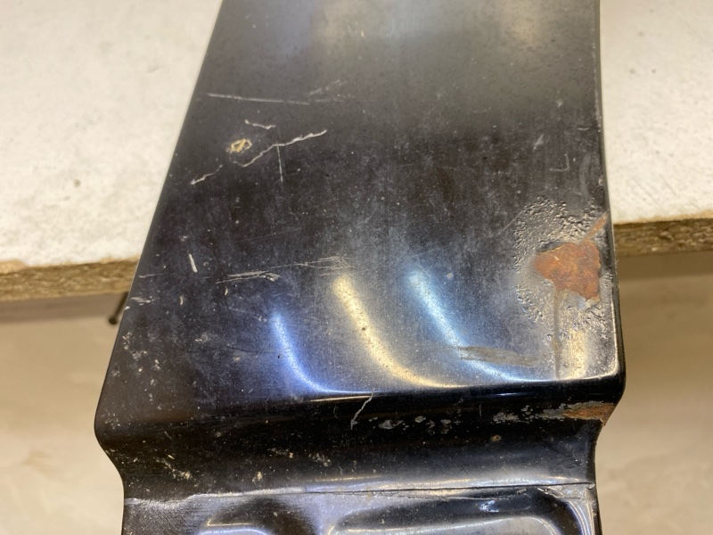 Крыло переднее правое