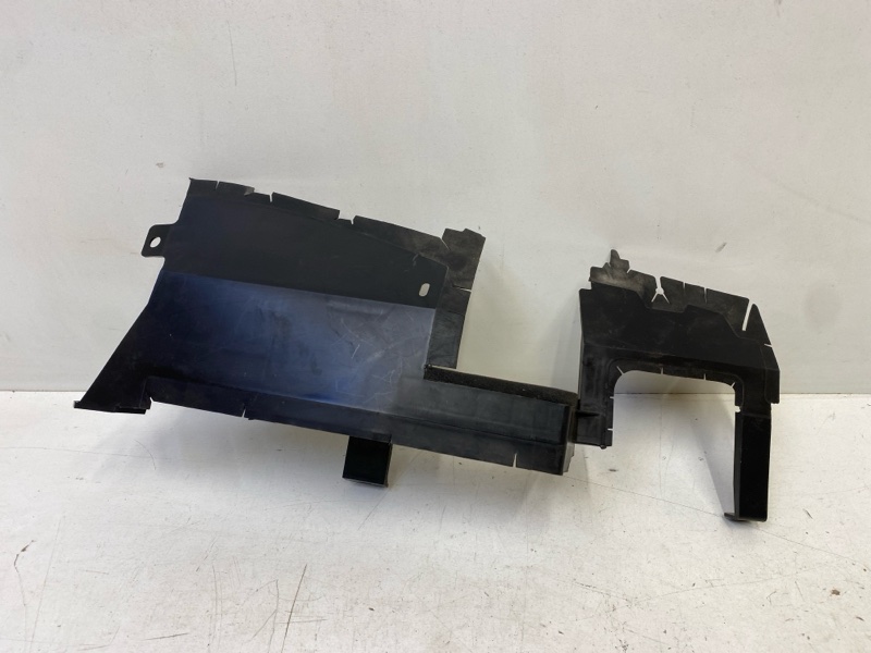 Воздуховод радиатора левый