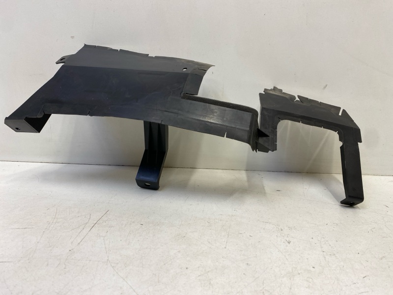 Воздуховод радиатора левый