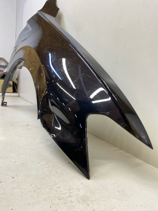 Крыло переднее правое