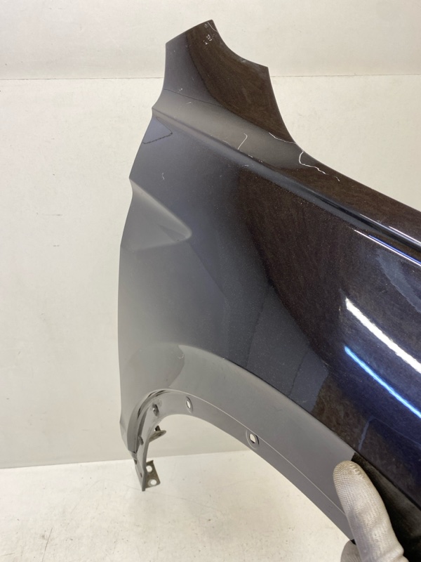 Крыло переднее правое