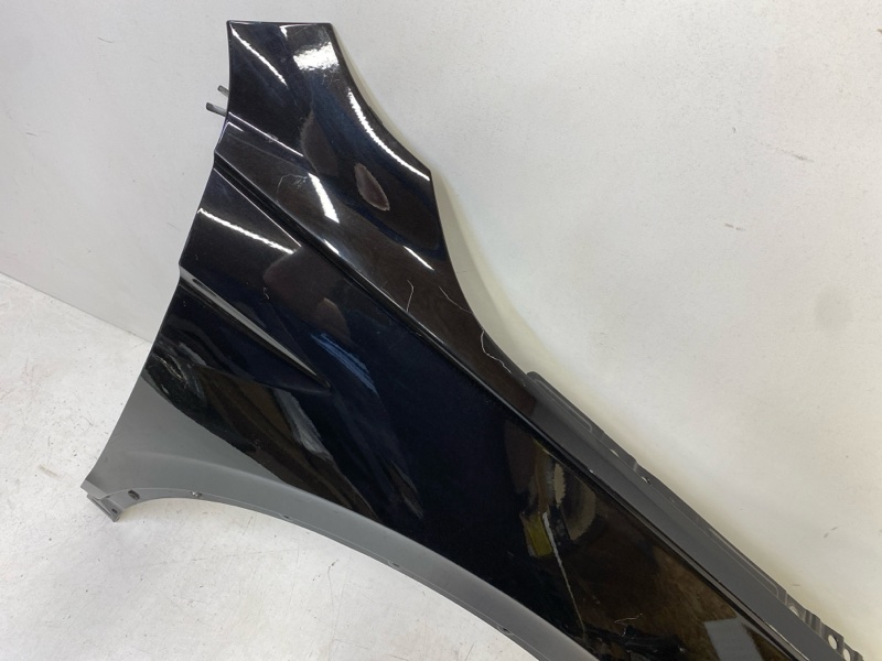 Крыло переднее правое