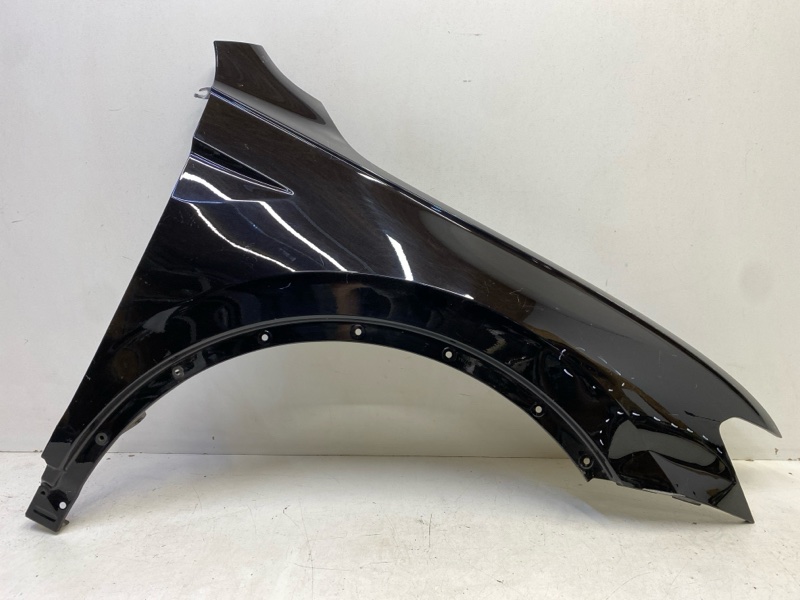 Крыло переднее правое